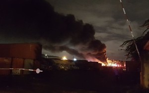 Tiếng nổ lớn phát ra từ đám cháy ở Khu công nghiệp, điều hàng chục xe chữa cháy dập lửa