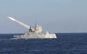 Video hộ tống hạm “Gromkiy” phóng tên lửa Uran, có trong biên chế chiến hạm Việt Nam