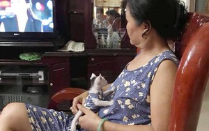 Thấy bà ngoại mặc đồ đôi với kẻ "ngoại tộc", cháu gái vừa lo vừa... buồn cười