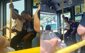 Trên xe buýt, cái ngả đầu của bà cụ và cánh tay căng cứng của nam thanh niên khiến hành khách chú ý