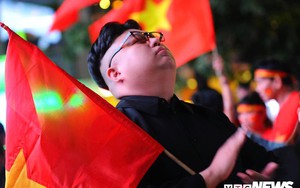 Chung kết Malaysia vs Việt Nam: Giật mình với CĐV giống hệt nhà lãnh đạo Triều Tiên Kim Jong Un