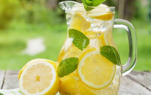 10 lợi ích của việc uống 1 cốc nước chanh ấm mỗi sáng