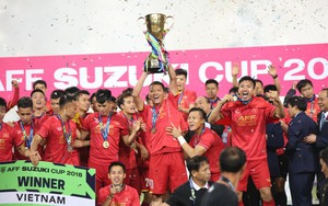 Cận cảnh ĐT Việt Nam nhận cúp vô địch AFF Cup 2018 sau trận chung kết lịch sử
