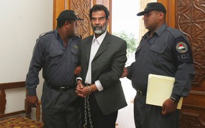 Những ngày cuối đời của Saddam Hussein qua lời cai ngục Mỹ