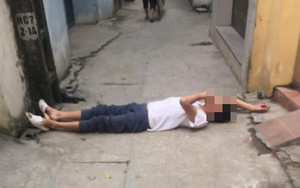 Người đàn ông nằm giữa đường và câu nói khiến hàng xóm "dở khóc dở cười"