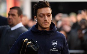 Khi vũ khí tối thượng mất đi sự sắc bén, Ozil không còn là "trái tim" của Arsenal