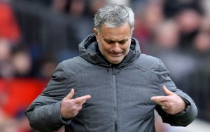 Khi "cái hang" cuối cùng bị đập vỡ, Mourinho cuối cùng đã chạm đến 2 chữ "hết thời"