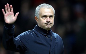 Vừa rời Man United, Mourinho dính nghi án ngoại tình với người đẹp kém 14 tuổi