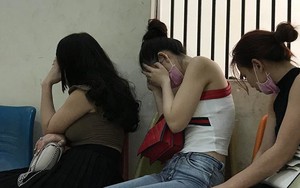 Đột kích quán cà phê phát hiện 2 cặp đang mua bán dâm