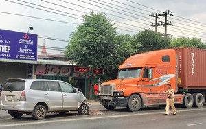 Nam tài xế xe Toyota Innova ngủ gật gây tai nạn, 2 ông cháu bị thương