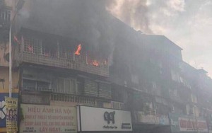 Hà Nội: Cháy chung cư cũ giữa trưa, nhiều người dân hoảng loạn
