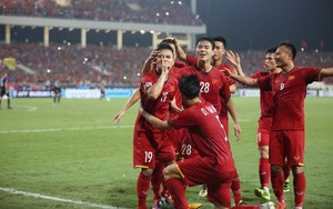 Việt Nam 2-1 Philippines: Quang Hải, Công Phượng giúp Việt Nam "nhấn chìm" đối thủ