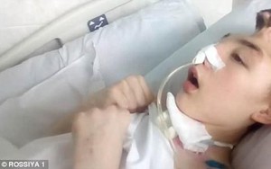 Chống trả tên hàng xóm cưỡng hiếp mẹ, cậu học sinh bị đánh mất nửa hộp sọ, mẹ đau đớn không dám đến thăm con