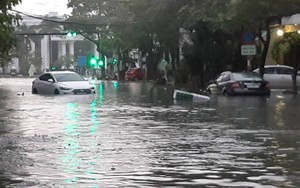 Lãnh đạo Đà Nẵng nói về trận ngập lịch sử: "Ở các cống xả tràn ngập chăn, màn, chiếu, gối…"