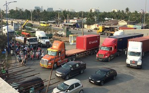 Hầm vừa thông, vòng xoay Mỹ Thủy vẫn kẹt xe