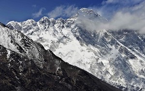 Trung Quốc bị cáo buộc thay đổi chiều cao đỉnh Everest để lôi kéo khách leo núi