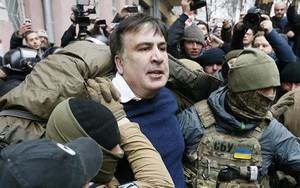 Thủ lĩnh đối lập Ukraine Saakashvili bị người bịt mặt bắt, trục xuất sang Ba Lan