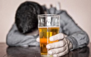 Cảnh báo: Nhiều người mắc chứng rối loạn tâm thần do rượu