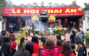 Đền Trần Nam Định tấp nập người đi lễ cầu may đầu năm