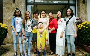 Khán giả kéo đến nhà riêng Mỹ Tâm nhận lì xì