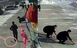 Ông lão làm rơi 18 triệu đồng tung tóe trên đường, hành động của 4 thanh niên đi qua khiến người dân cảm phục