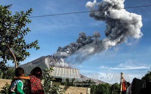 Núi lửa Sinabung phun trào, Indonesia cảnh báo hàng không mức cao nhất