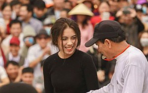 Tham gia hội đấu vật của làng, nữ sinh 2002 gây chú ý vì vừa xinh vừa khỏe