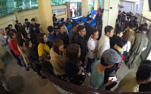 Sau Tết, hàng nghìn người dân Nghệ An đổ xô đi làm giấy thông hành để xuất ngoại