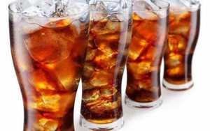 Mẹ bầu uống nước ngọt có gas ảnh hưởng thế nào đến sự phát triển của thai nhi?