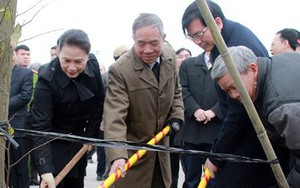 Chủ tịch Quốc hội dự lễ phát động Tết trồng cây tại Hải Dương