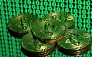 Giá Bitcoin và các loại tiền ảo tiếp tục lao dốc