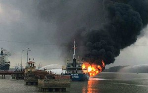 Đang bơm được khoảng 300 lít, tàu chở dầu bốc cháy dữ dội ở cảng Đình Vũ