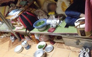 Choáng với cảnh nữ sinh ngủ ngon lành khi xung quanh bề bộn, giường chất đầy gia vị nấu ăn