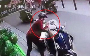 Clip: 'Nữ quái' phá khóa cốp xe Vespa, trộm đồ nhanh như cắt