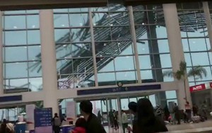 Gió mạnh xé toạc mái che sân bay Trung Quốc