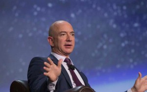 Sau hơn 30 năm, Forbes vinh danh vị tỷ phú trăm tỷ USD đầu tiên của thế giới