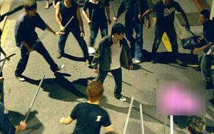 TP.HCM: 3 thiếu niên bất ngờ bị chém gục trong quán trà sữa