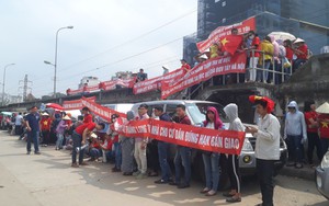 Thanh lý dự án Bright City: Bà bầu, trẻ nhỏ đội nắng đòi nhà trước trụ sở BIDV