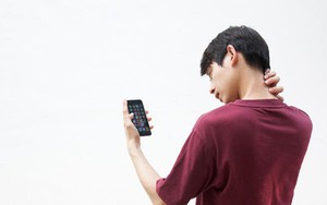 Những cơn đau điển hình của người làm việc với máy tính và dùng điện thoại nhiều
