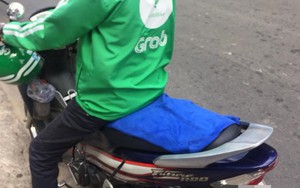Chiếc khăn trải lên yên xe và lời nói ngại ngùng của tài xế Grabbike