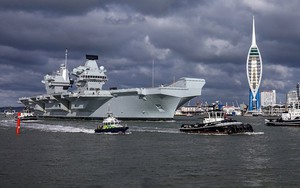 Ảnh: Tàu sân bay mạnh nhất hải quân Anh ra khơi với máy bay quân sự