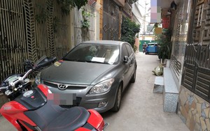 Đỗ xe trong ngõ, lúc quay về tài xế xấu hổ vì mảnh giấy nhắn để lại