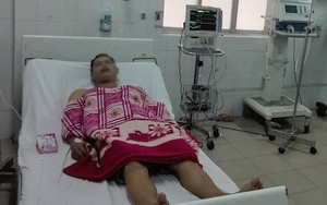Đang ngồi trước cửa, người phụ nữ bị bạn trai bất ngờ đâm thủng ngực