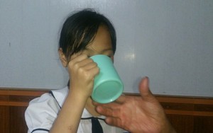 Bộ GD&ĐT yêu cầu xử nghiêm cô giáo bắt học sinh súc miệng bằng nước giẻ lau bảng