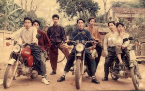 Hội Rich Kids thập niên 90 sáng nhất hôm nay: Ai cũng phối đồ đi trước thời đại, khoe cả dàn mô tô xịn xò