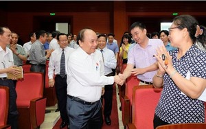 Thủ tướng tiếp xúc cử tri tại Hải Phòng: “Cán bộ bớt ngồi phòng lạnh để gần dân hơn...”