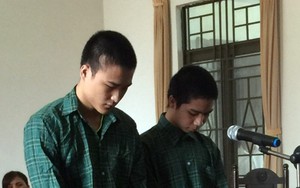 2 thanh niên đâm chủ nhà nghỉ, cướp tiền gái bán dâm