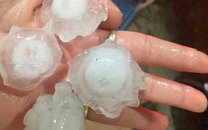 Mưa đá, gió lốc thổi bay nhiều nhà dân ở Đồng Nai và Bình Dương