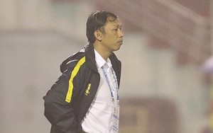 Ném chai nước phản ứng trọng tài, HLV HAGL đòi phạt đền cho Công Phượng