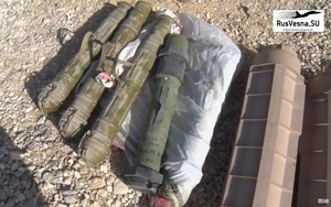 Quân cảnh Nga thu giữ vũ khí NATO của phe thánh chiến Syria đầu hàng tại Qalamoun